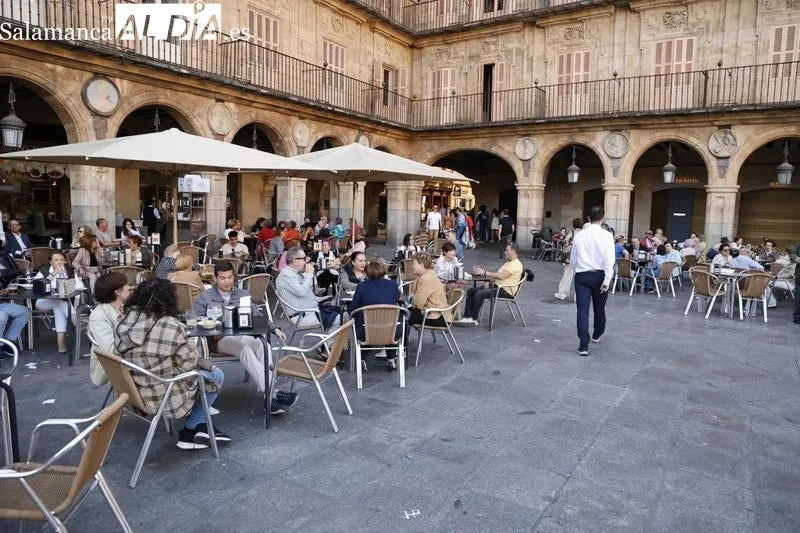 Ambiente en Salamanca en la tarde de este domingo. Fotos: David Sañudo