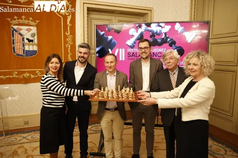 Presentación en el Ayuntamiento del VII Festival ‘Salamanca, cuna del ajedrez moderno’, reunirá a grandes maestros en el Centro Internacional del Español. Foto: David Sañudo