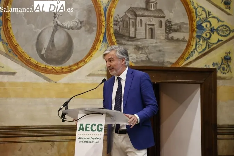 Inauguración en el Colegio Fonseca del V Encuentro Empresarial de la Asociación Española de Campos de Golf. Foto: David Sañudo