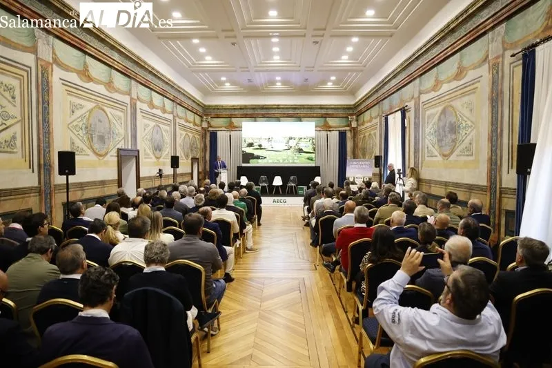 Inauguración en el Colegio Fonseca del V Encuentro Empresarial de la Asociación Española de Campos de Golf. Foto: David Sañudo