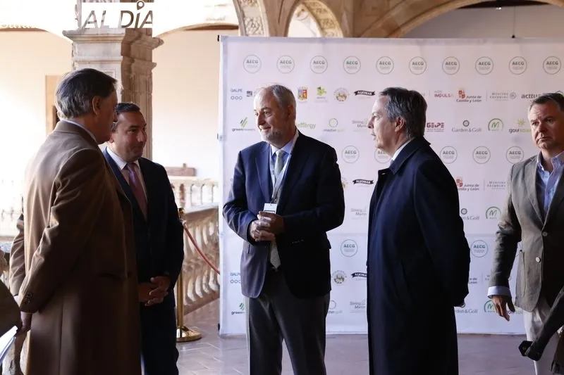 Inauguración en el Colegio Fonseca del V Encuentro Empresarial de la Asociación Española de Campos de Golf. Foto: David Sañudo