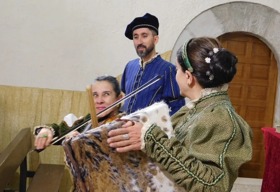 Foto 7 - Carpio de Azaba disfruta dentro de sus fiestas de &lsquo;Buscando a Nebrija&rsquo;