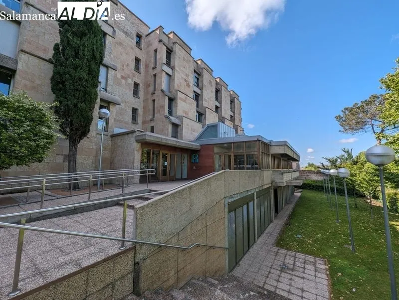 Colegio Mayor Hernán Cortés, en el Paseo de San Vicente, obra del arquitecto Antonio Fernández Alba. Foto: David Sañudo