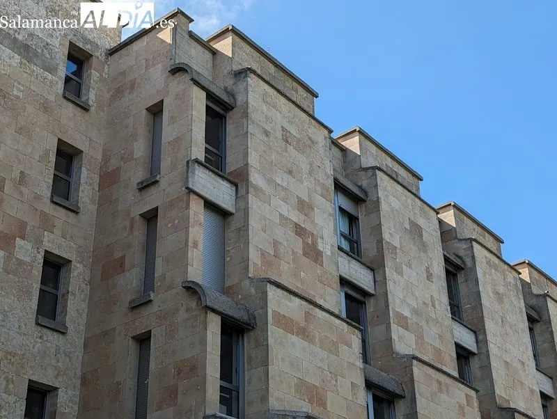 Colegio Mayor Hernán Cortés, en el Paseo de San Vicente, obra del arquitecto Antonio Fernández Alba. Foto: David Sañudo