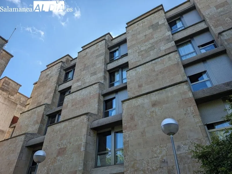 Colegio Mayor Hernán Cortés, en el Paseo de San Vicente, obra del arquitecto Antonio Fernández Alba. Foto: David Sañudo