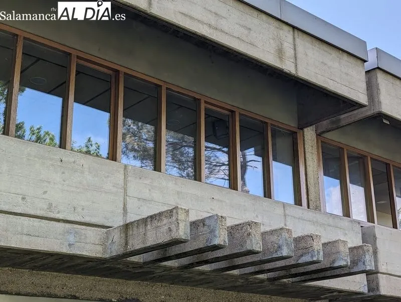 Colegio Mayor Hernán Cortés, en el Paseo de San Vicente, obra del arquitecto Antonio Fernández Alba. Foto: David Sañudo