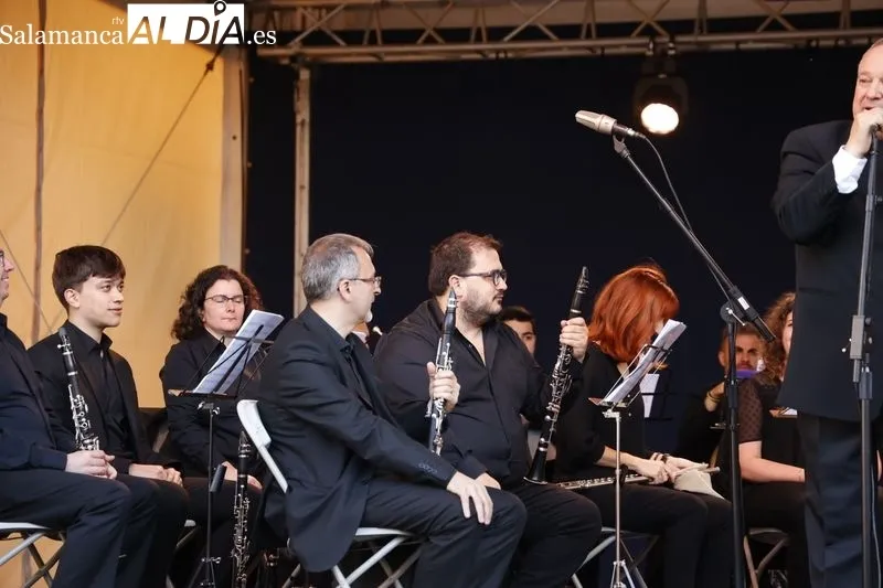 Concierto de la Banda Municipal de Música de Salamanca en la Plaza Mayor. Fotos: David Sañudo