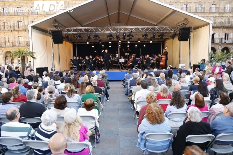 Concierto de la Banda Municipal de Música de Salamanca en la Plaza Mayor. Fotos: David Sañudo