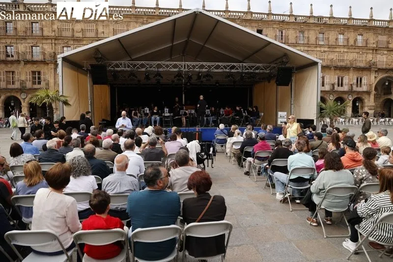 Concierto de la Escuela Municipal de Música y Danza de Salamanca en la Plaza Mayor. Fotos: David Sañudo