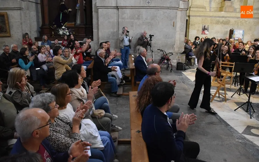 Foto 7 - Llenazo en el concierto de la Orquesta Sinf&oacute;nica de Ciudad Rodrigo en Cerralbo