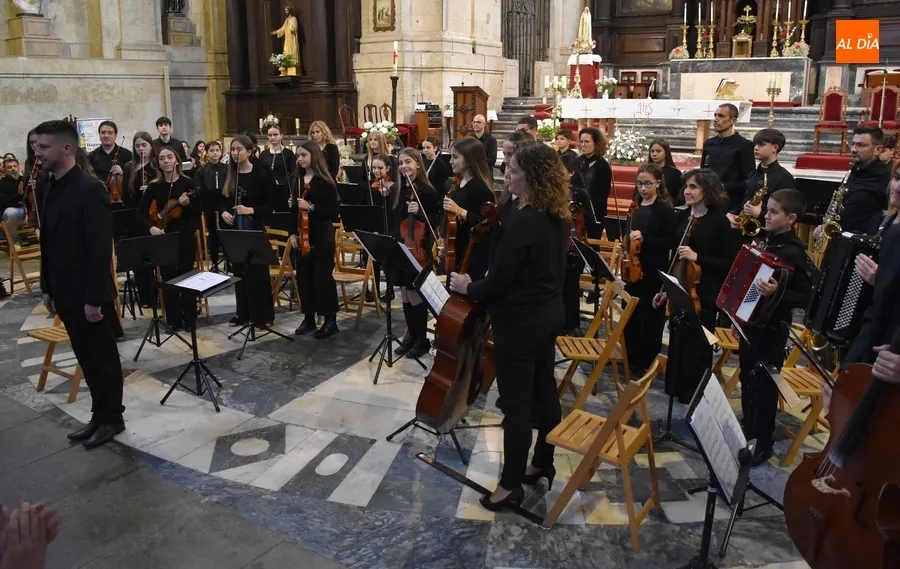 Foto 8 - Llenazo en el concierto de la Orquesta Sinf&oacute;nica de Ciudad Rodrigo en Cerralbo