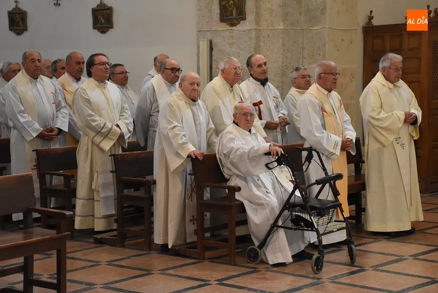 Foto 10 - Los presb&iacute;teros de la Di&oacute;cesis festejan a Jesucristo como Sumo y Eterno Sacerdote
