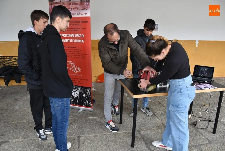 Foto 7 - Los IES promocionan su oferta de Formaci&oacute;n Profesional con catapulta incluida