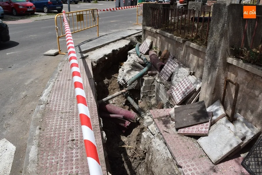 Foto 2 - En marcha una intervenci&oacute;n para &lsquo;alimentar&rsquo; la primera electrolinera de la Avenida de B&eacute;jar