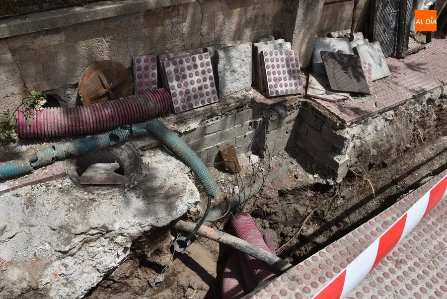 Foto 4 - En marcha una intervenci&oacute;n para &lsquo;alimentar&rsquo; la primera electrolinera de la Avenida de B&eacute;jar