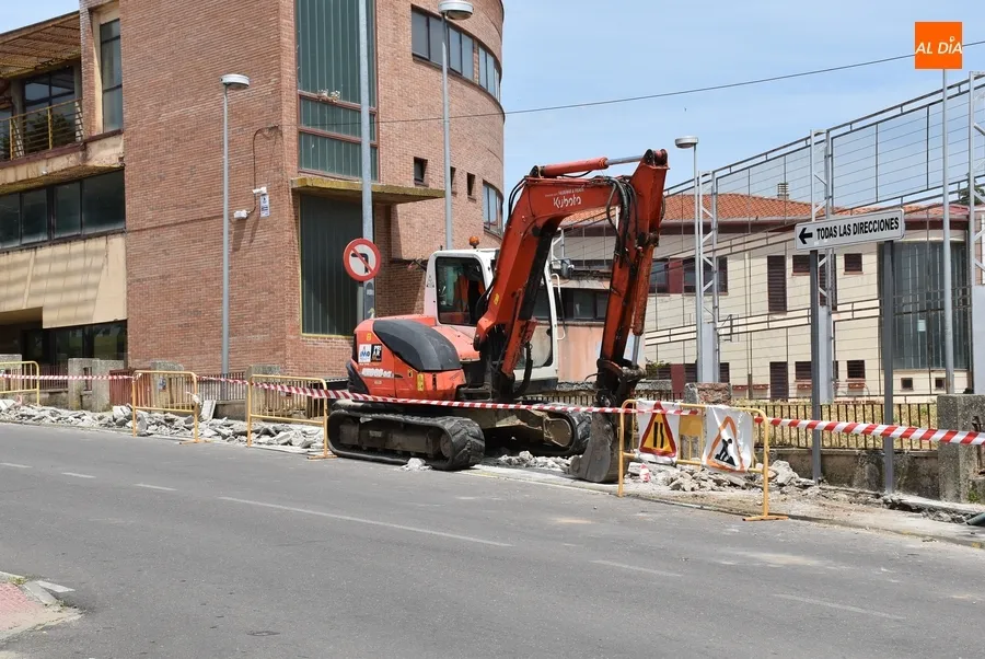 Foto 5 - En marcha una intervenci&oacute;n para &lsquo;alimentar&rsquo; la primera electrolinera de la Avenida de B&eacute;jar