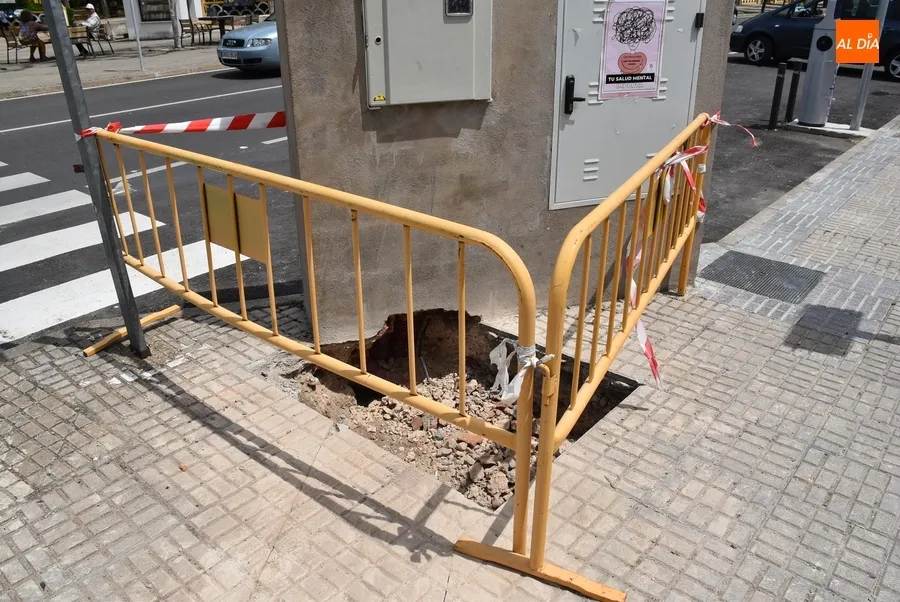 Foto 10 - En marcha una intervenci&oacute;n para &lsquo;alimentar&rsquo; la primera electrolinera de la Avenida de B&eacute;jar