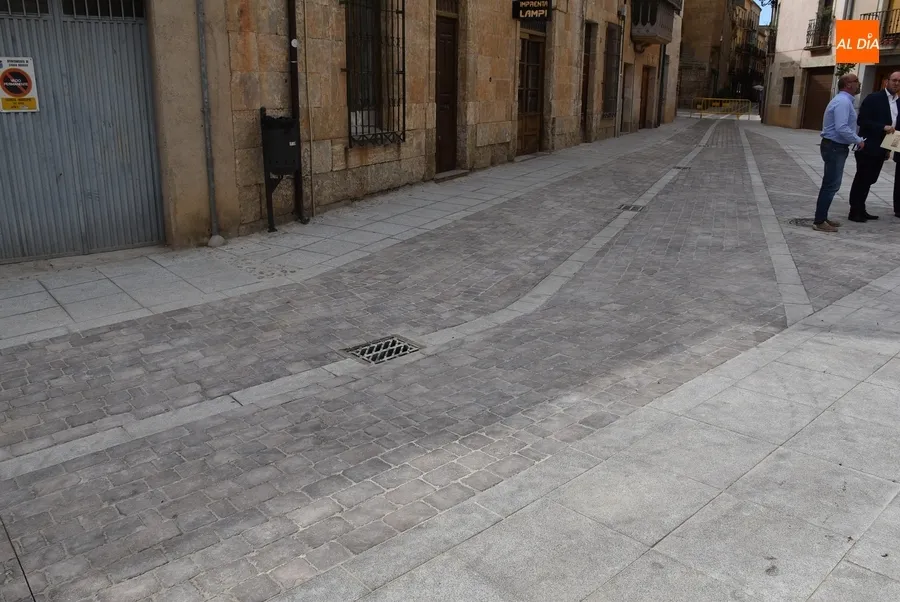 Foto 4 - Finaliza, tras ser ejecutada &ldquo;en poco tiempo y con mucha calidad&rdquo;, la reforma de la calle Puerta de Santiago