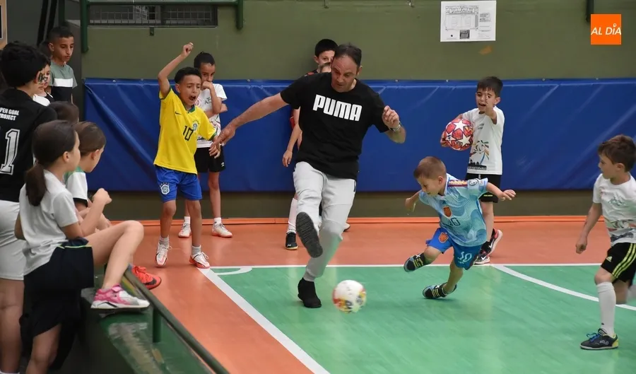 Foto 10 - Los prebenjamines y benjamines del III Columnas cierran la temporada jugando contra sus familiares