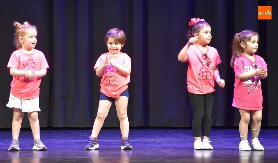Foto 5 - Arranca el carrusel de espect&aacute;culos de fin de curso con zumba, sevillanas y m&uacute;sica coral