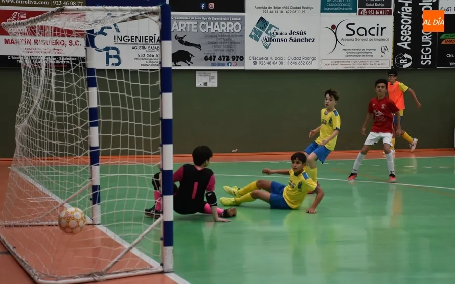 Foto 6 - El III Infantil Regional se pone 2&ordm; tras ganar al FS Cabez&oacute;n con m&aacute;s apuros de los esperados