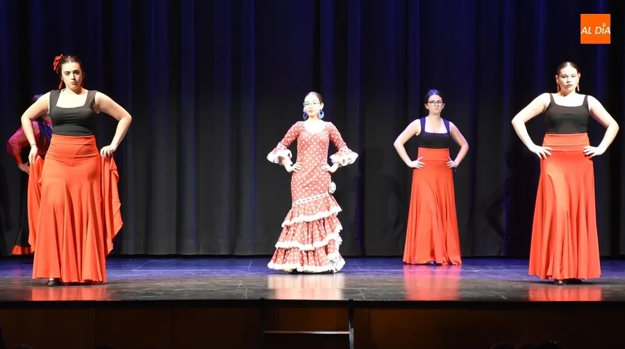 Foto 7 - Arranca el carrusel de espect&aacute;culos de fin de curso con zumba, sevillanas y m&uacute;sica coral
