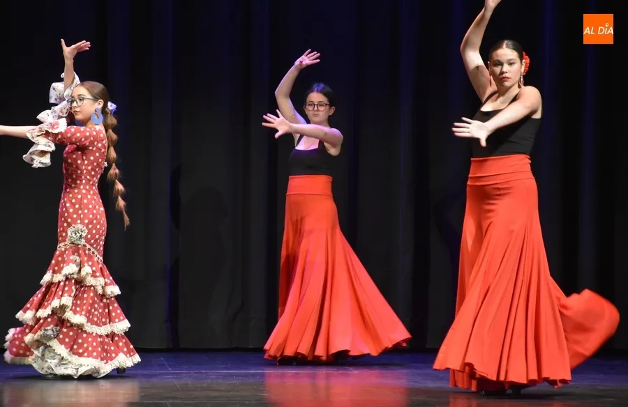 Foto 8 - Arranca el carrusel de espect&aacute;culos de fin de curso con zumba, sevillanas y m&uacute;sica coral