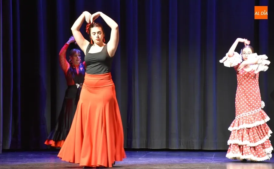 Foto 10 - Arranca el carrusel de espect&aacute;culos de fin de curso con zumba, sevillanas y m&uacute;sica coral