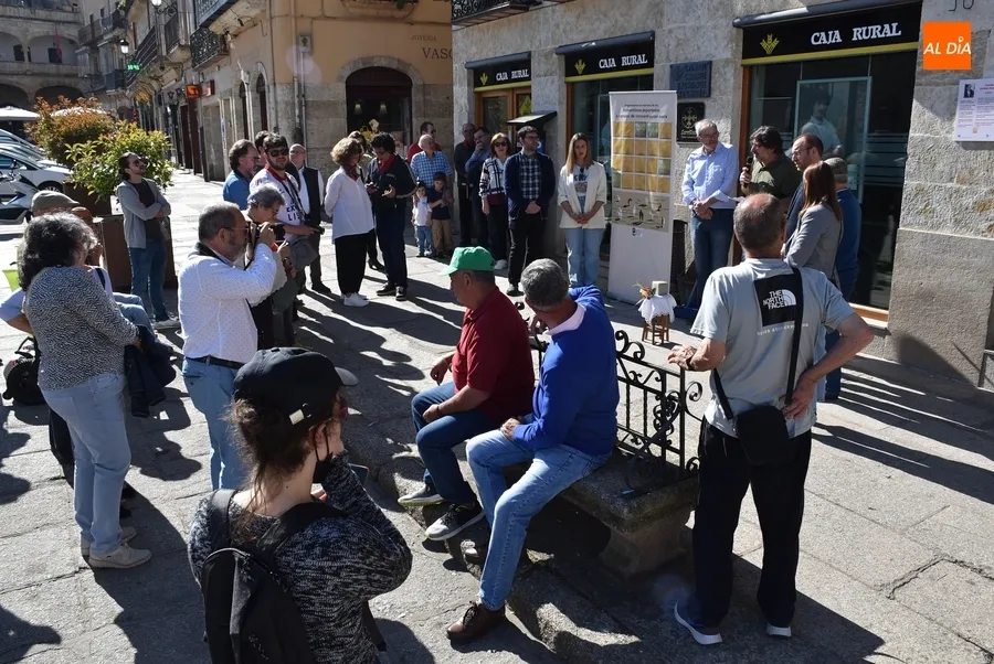 Foto 3 - Instalada en la Plaza Mayor la Stolperstein en recuerdo de Tom&aacute;s Calleja Juanes