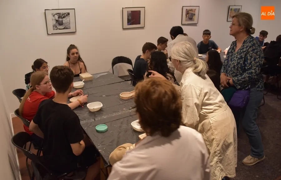 Foto 2 - Completados los talleres para escolares al hilo de la exposici&oacute;n de los alumnos de Cer&aacute;mica