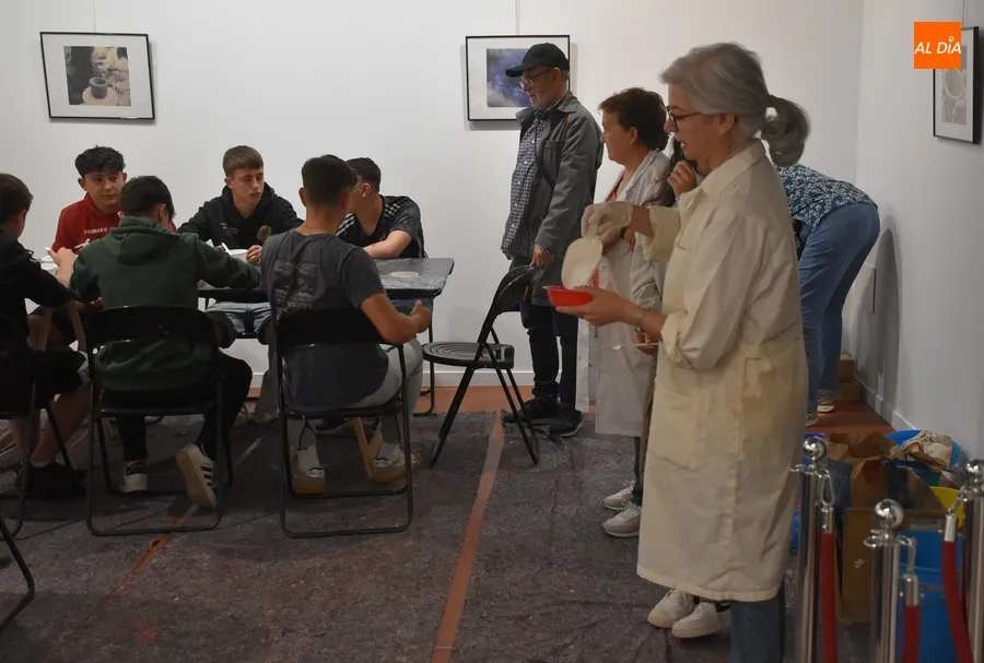 Foto 3 - Completados los talleres para escolares al hilo de la exposici&oacute;n de los alumnos de Cer&aacute;mica