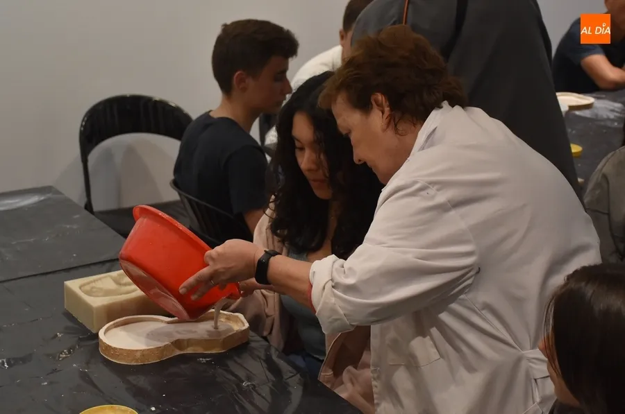 Foto 4 - Completados los talleres para escolares al hilo de la exposici&oacute;n de los alumnos de Cer&aacute;mica