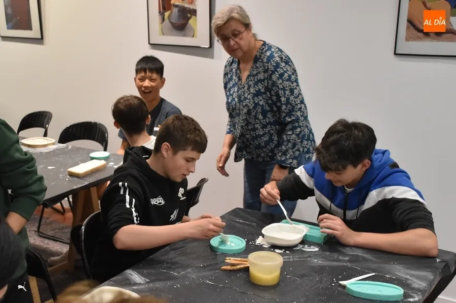 Foto 7 - Completados los talleres para escolares al hilo de la exposici&oacute;n de los alumnos de Cer&aacute;mica