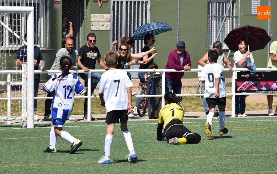 Foto 5 - #M [11-12 MAY] C&oacute;modas victorias para despedir la liga del Alev&iacute;n B y el Benjam&iacute;n del Ciudad Rodrigo