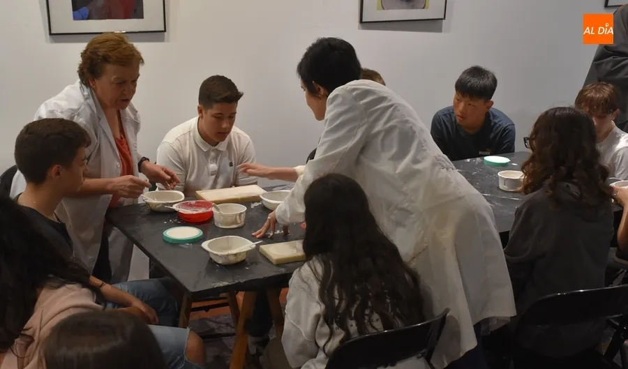 Foto 11 - Completados los talleres para escolares al hilo de la exposici&oacute;n de los alumnos de Cer&aacute;mica