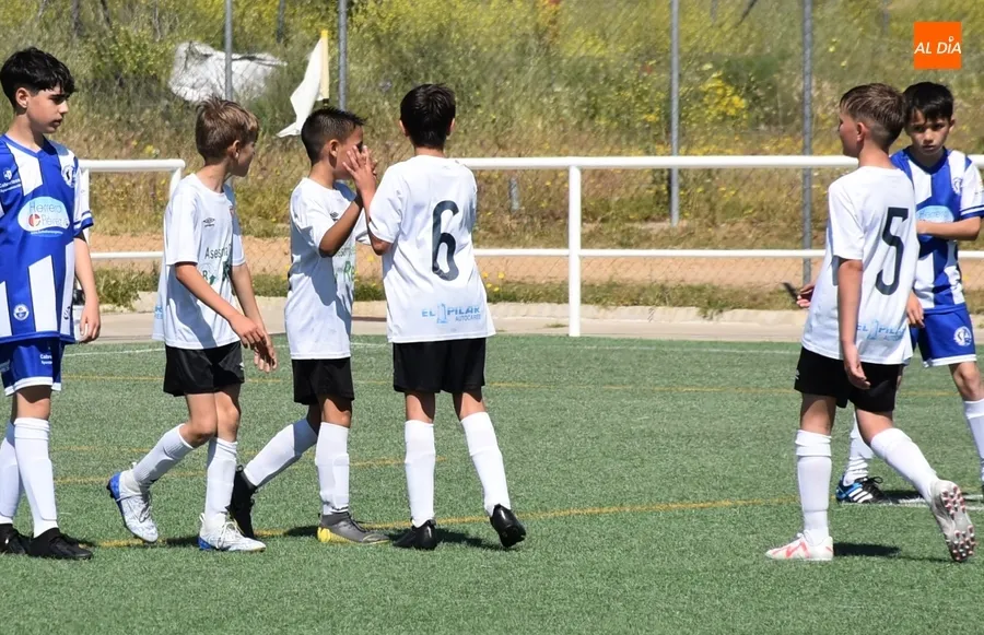 Foto 6 - #M [11-12 MAY] C&oacute;modas victorias para despedir la liga del Alev&iacute;n B y el Benjam&iacute;n del Ciudad Rodrigo