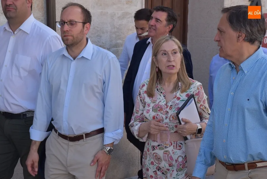 Foto 3 - La exministra Ana Pastor visita Ciudad Rodrigo con motivo de las Elecciones Europeas