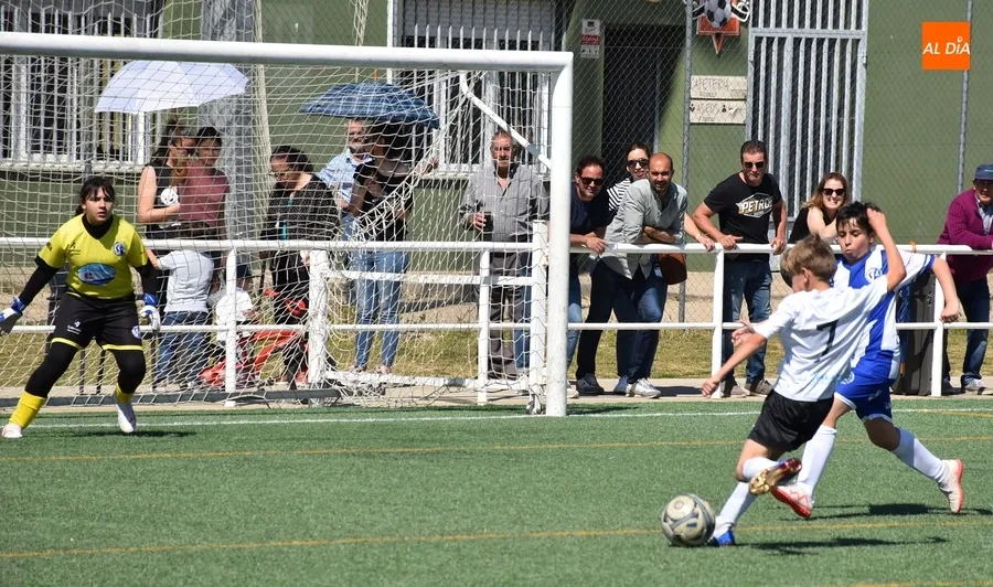 Foto 9 - #M [11-12 MAY] C&oacute;modas victorias para despedir la liga del Alev&iacute;n B y el Benjam&iacute;n del Ciudad Rodrigo
