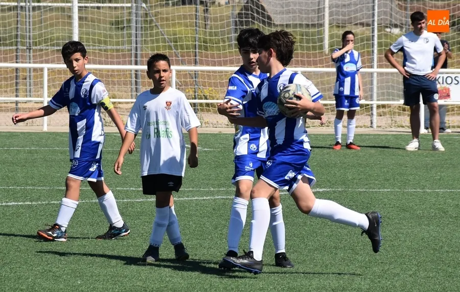 Foto 11 - #M [11-12 MAY] C&oacute;modas victorias para despedir la liga del Alev&iacute;n B y el Benjam&iacute;n del Ciudad Rodrigo