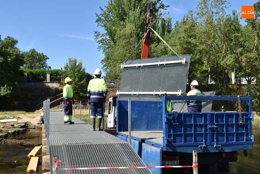 Foto 7 - Pistoletazo de salida al verano 2024 con la instalaci&oacute;n de la pasarela
