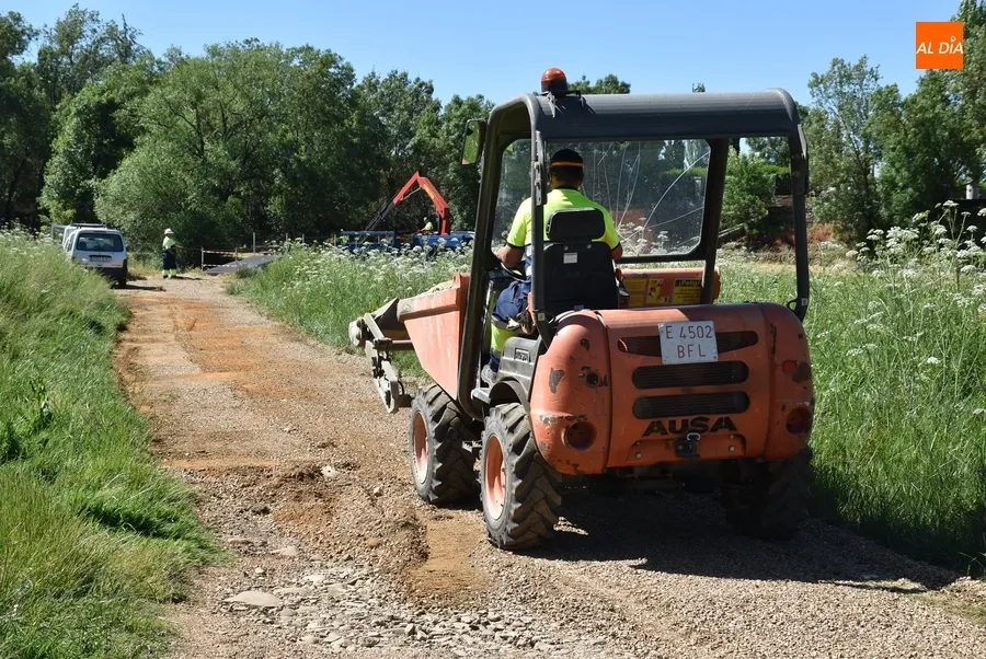 Foto 9 - Pistoletazo de salida al verano 2024 con la instalaci&oacute;n de la pasarela