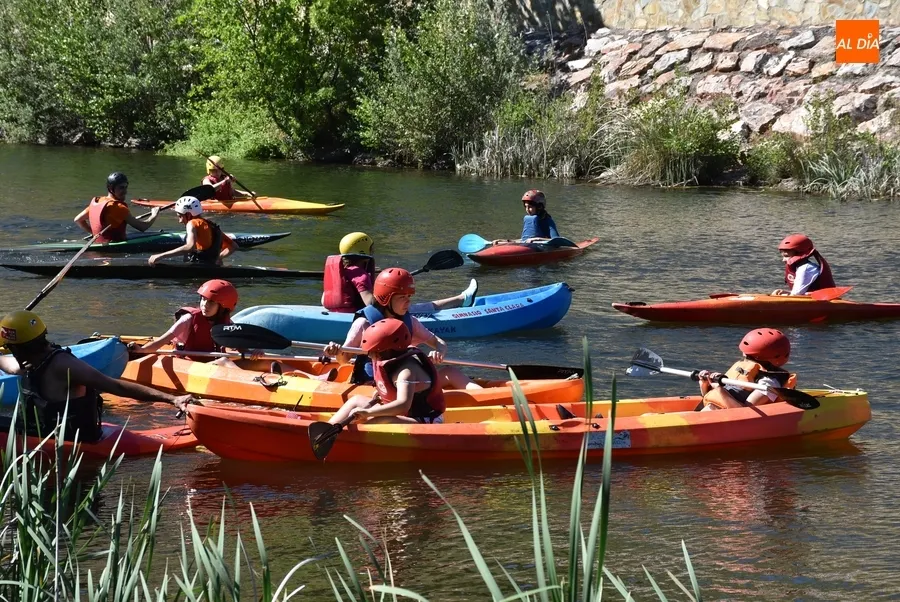 Foto 2 - Antorcha Misionera cierra el curso montando en piragua