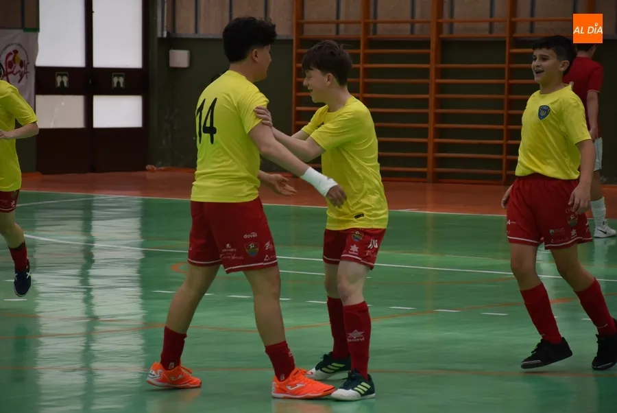 Foto 8 - El III Infantil golea y culmina la exigente 1&ordf; Divisi&oacute;n Regional en una espl&eacute;ndida 3&ordf; posici&oacute;n