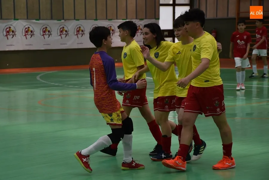 Foto 9 - El III Infantil golea y culmina la exigente 1&ordf; Divisi&oacute;n Regional en una espl&eacute;ndida 3&ordf; posici&oacute;n