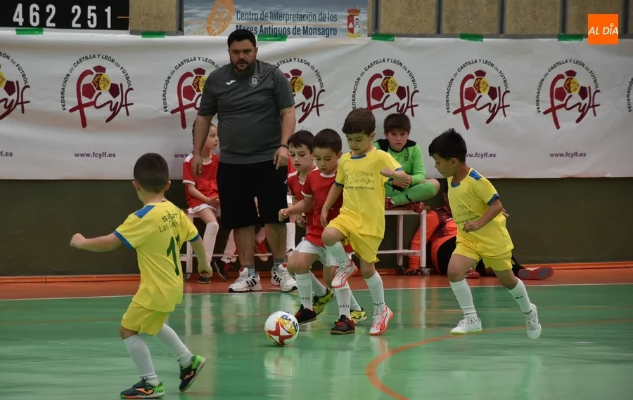 Foto 2 - Esalza repite t&iacute;tulo en la gran fiesta de los 15 a&ntilde;os de la Liga Prebenjam&iacute;n del III Columnas