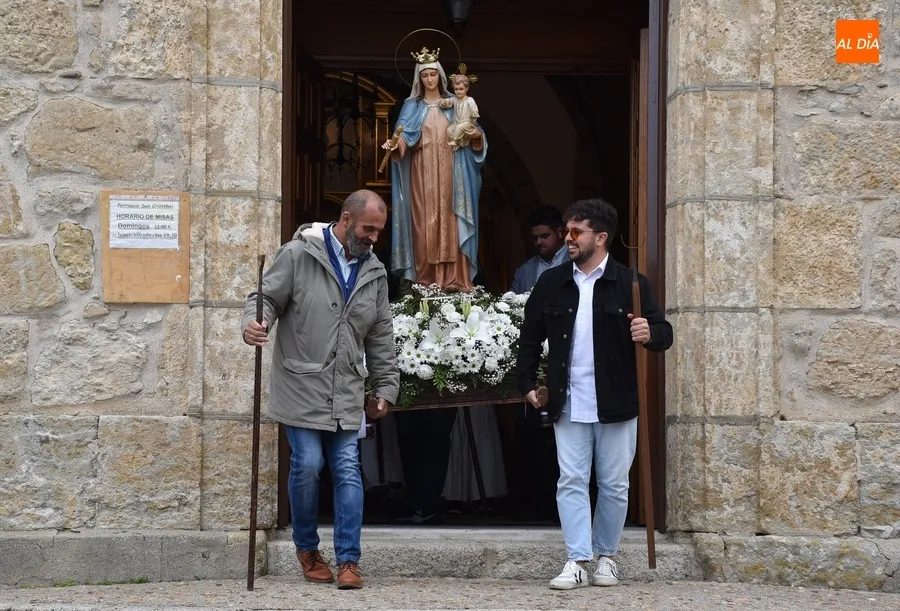 Foto 2 - El cielo respeta el tr&aacute;nsito de la Virgen de los Remedios por las calles de San Crist&oacute;bal