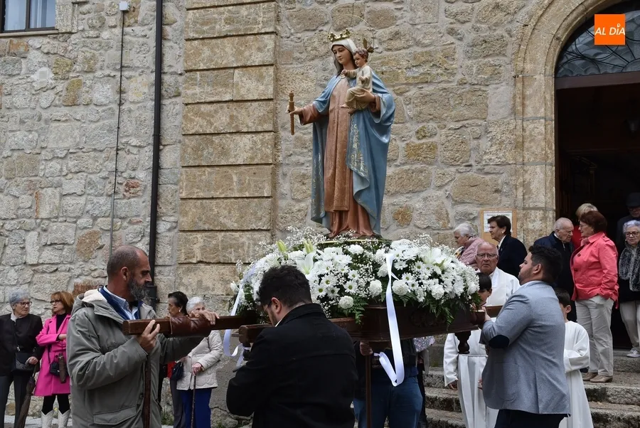Foto 4 - El cielo respeta el tr&aacute;nsito de la Virgen de los Remedios por las calles de San Crist&oacute;bal