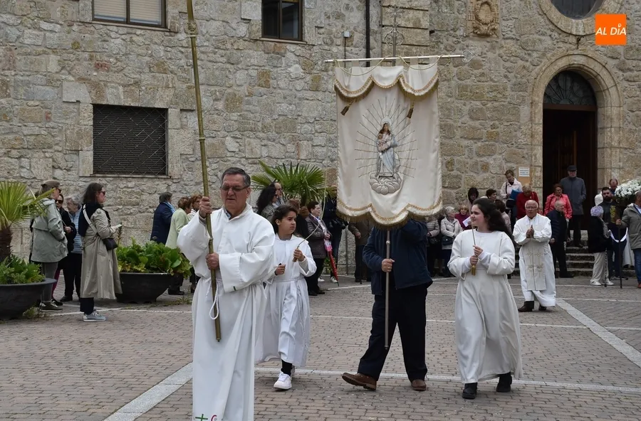 Foto 5 - El cielo respeta el tr&aacute;nsito de la Virgen de los Remedios por las calles de San Crist&oacute;bal