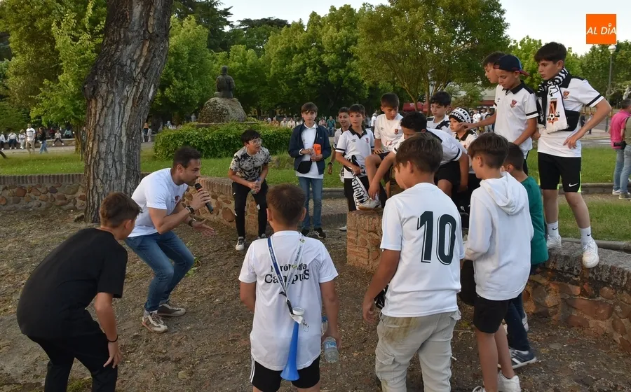 Foto 3 - Mir&oacute;briga festeja por todo lo alto el ascenso y el 1&ordm; t&iacute;tulo de Liga del Ciudad Rodrigo CF