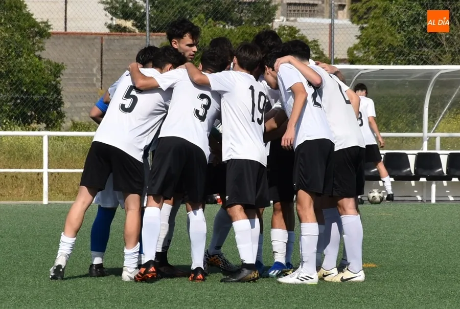 Foto 2 - El &uacute;ltimo partido del Juvenil del Ciudad Rodrigo empieza 1 hora tarde porque el &aacute;rbitro se fue &iexcl;a B&eacute;jar!
